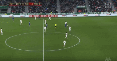 拜仁考虑欧冠关闭南看台应对球迷违规